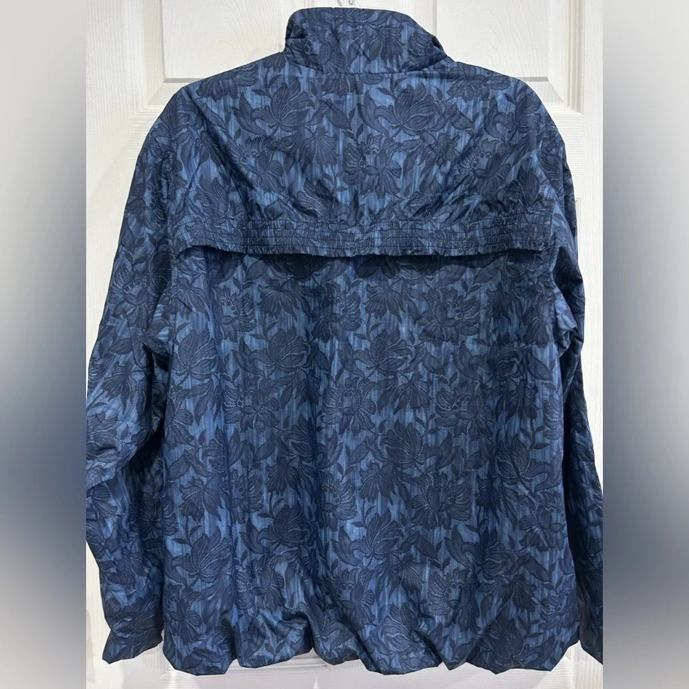 Athleta Women's Size Large Sightseer Lace Pattern Jacket NWT Blue 2-Way Stretch